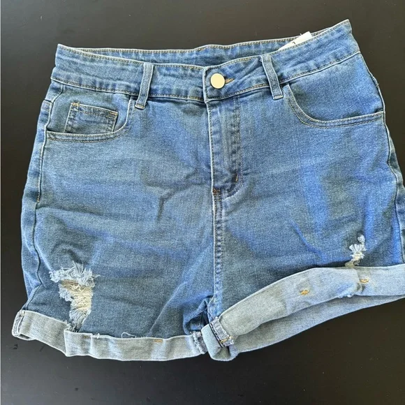 🔥 4 for $20 DEAL 🔥 High-Waisted Distressed Denim Shorts - Size L - Picture 2 of 8